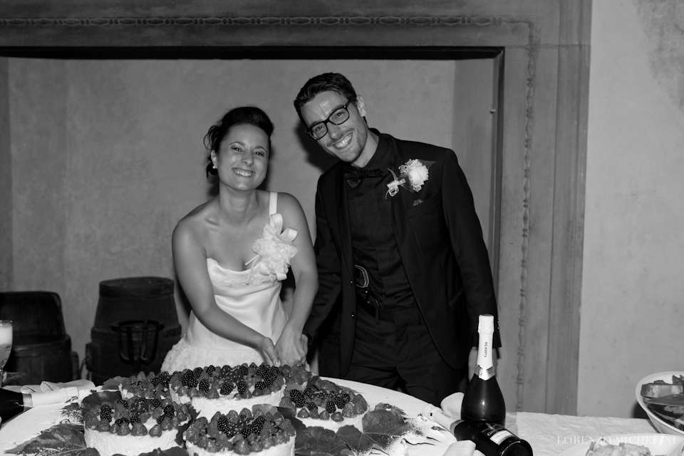 Fotografo-matrimonio-scattidamore-taglio-torta-Figline-Valdarno-Villa-Casagrande