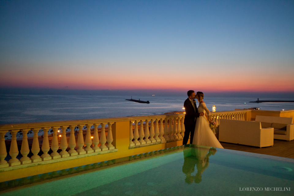 Fotografo-matrimonio-Livorno-Grand-Hotel-Palazzo-Livorno-Quercianella-Scattidamore-scatti-d-amore-wedding-photographer-Terrazza-Mascagni-Livorno-Villa-Margherita-Quercianella-sposi-mare-scogli-Livorno